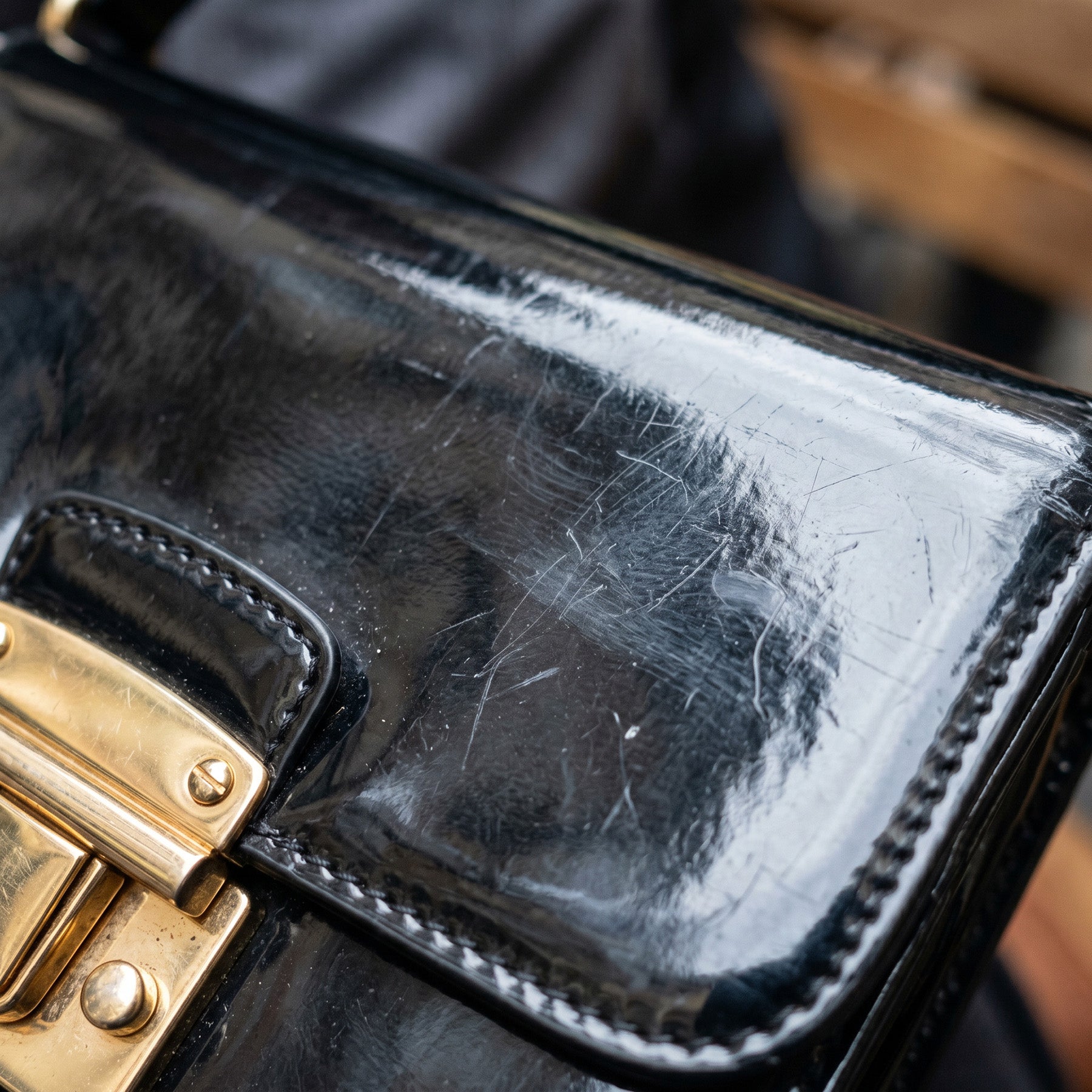 Lacktasche Kratzer Bild Ledertasche
