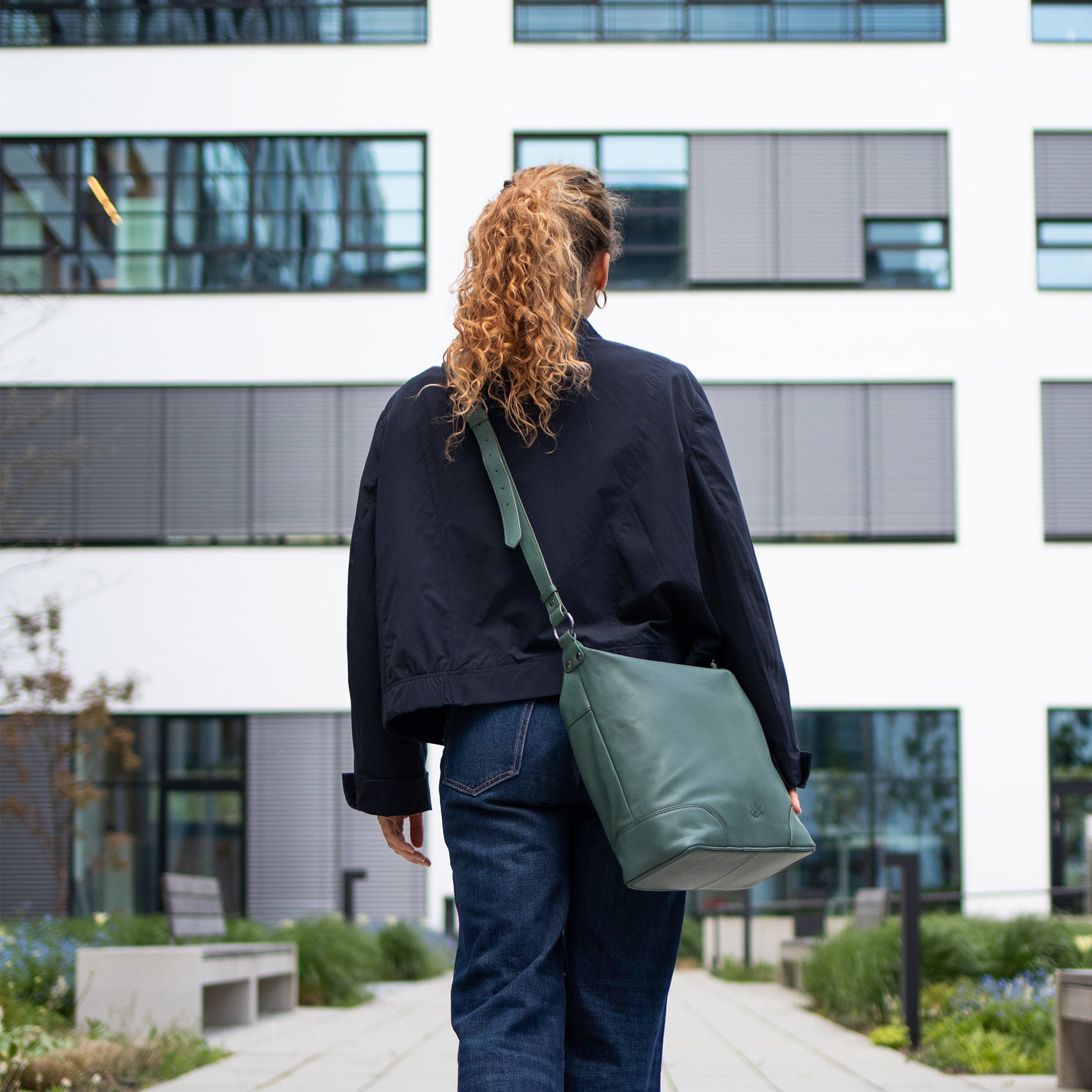 Beuteltasche DAISY Glattleder schwarz