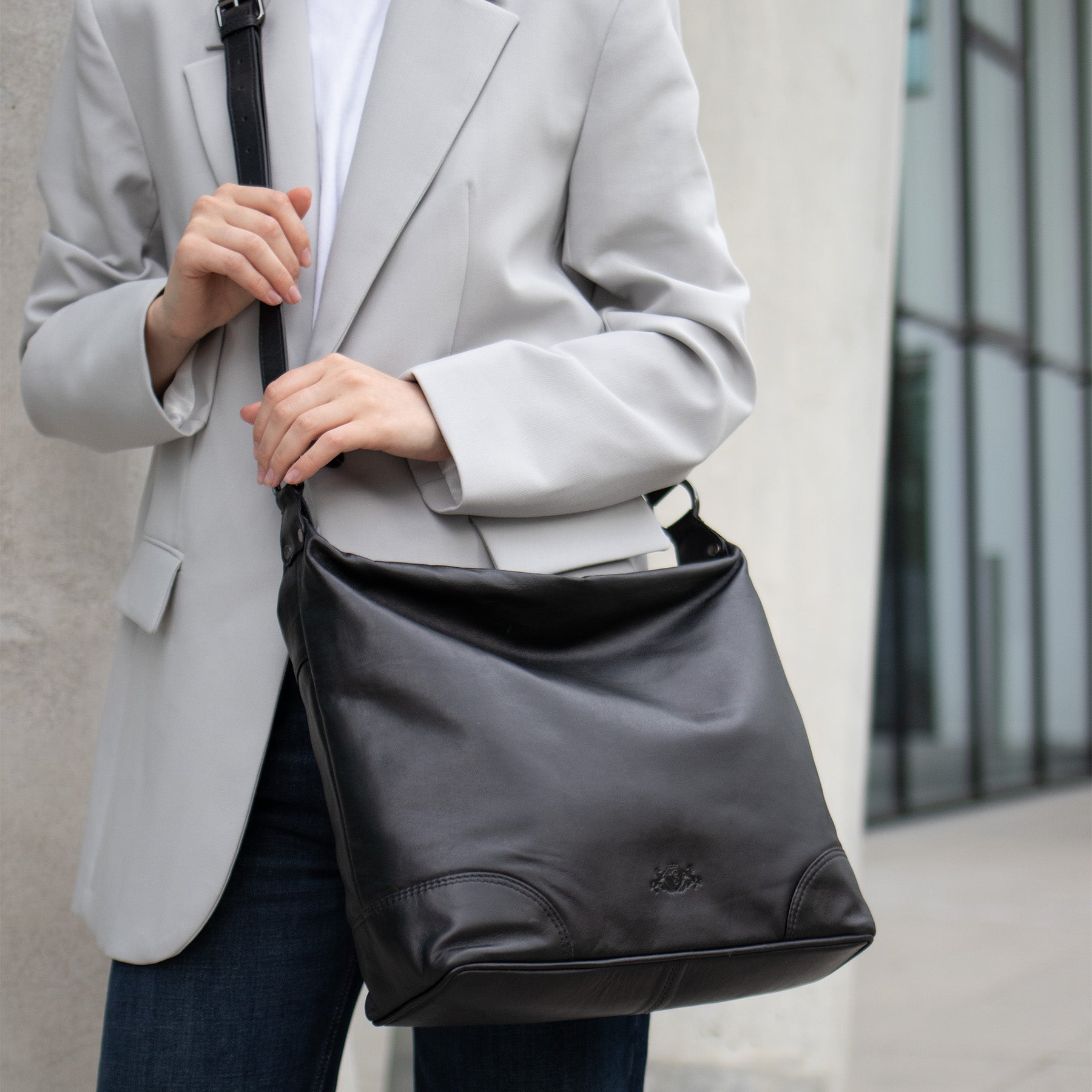 Beuteltasche DAISY Glattleder schwarz