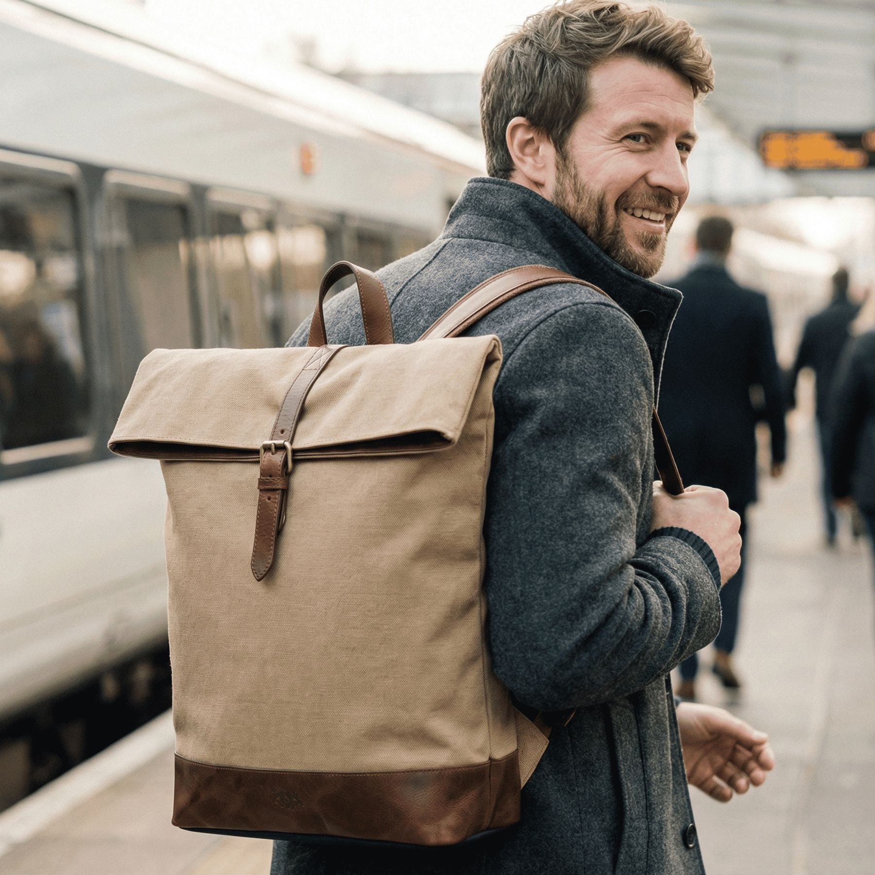 6494-SID & VAIN backpack-rolltop - L - H-93 - TATUM Nature-brown CANVAS-PULL-UP-inuse