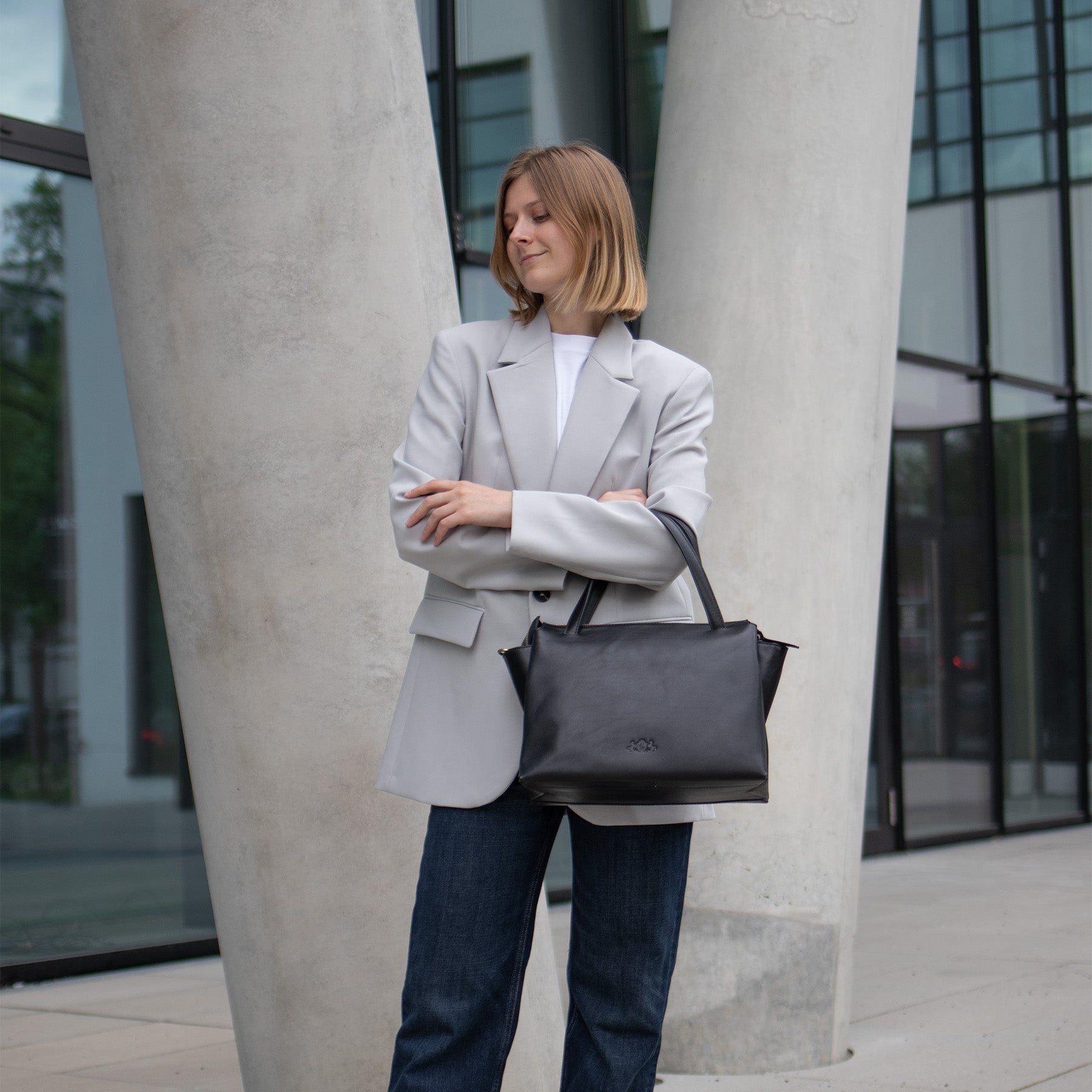 Schultertasche ATLANTA Glattleder braun