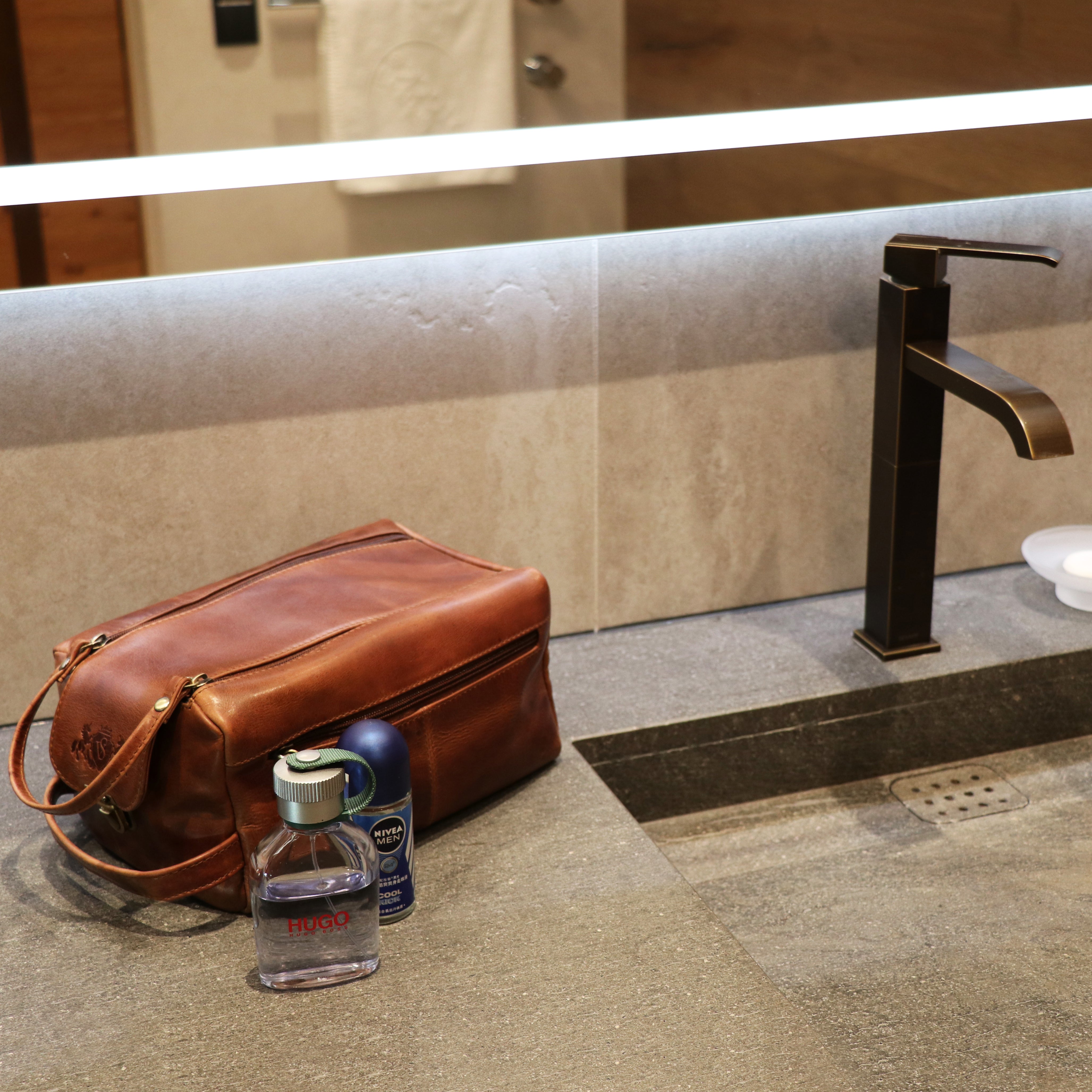 Wash bag BRISTOL natural leather brown-cognac