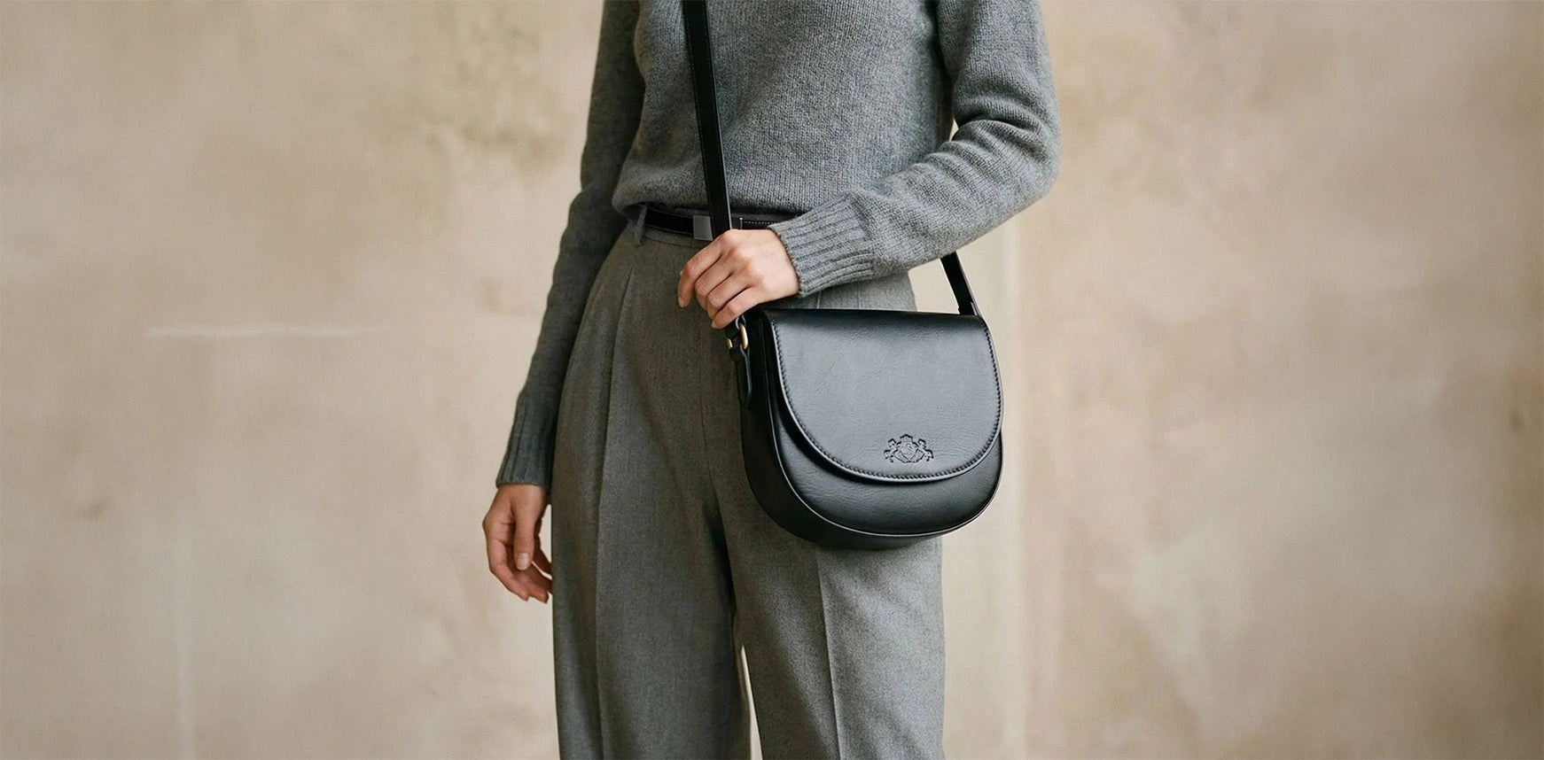 Inuse Bild Schultertasche Leder schwarz