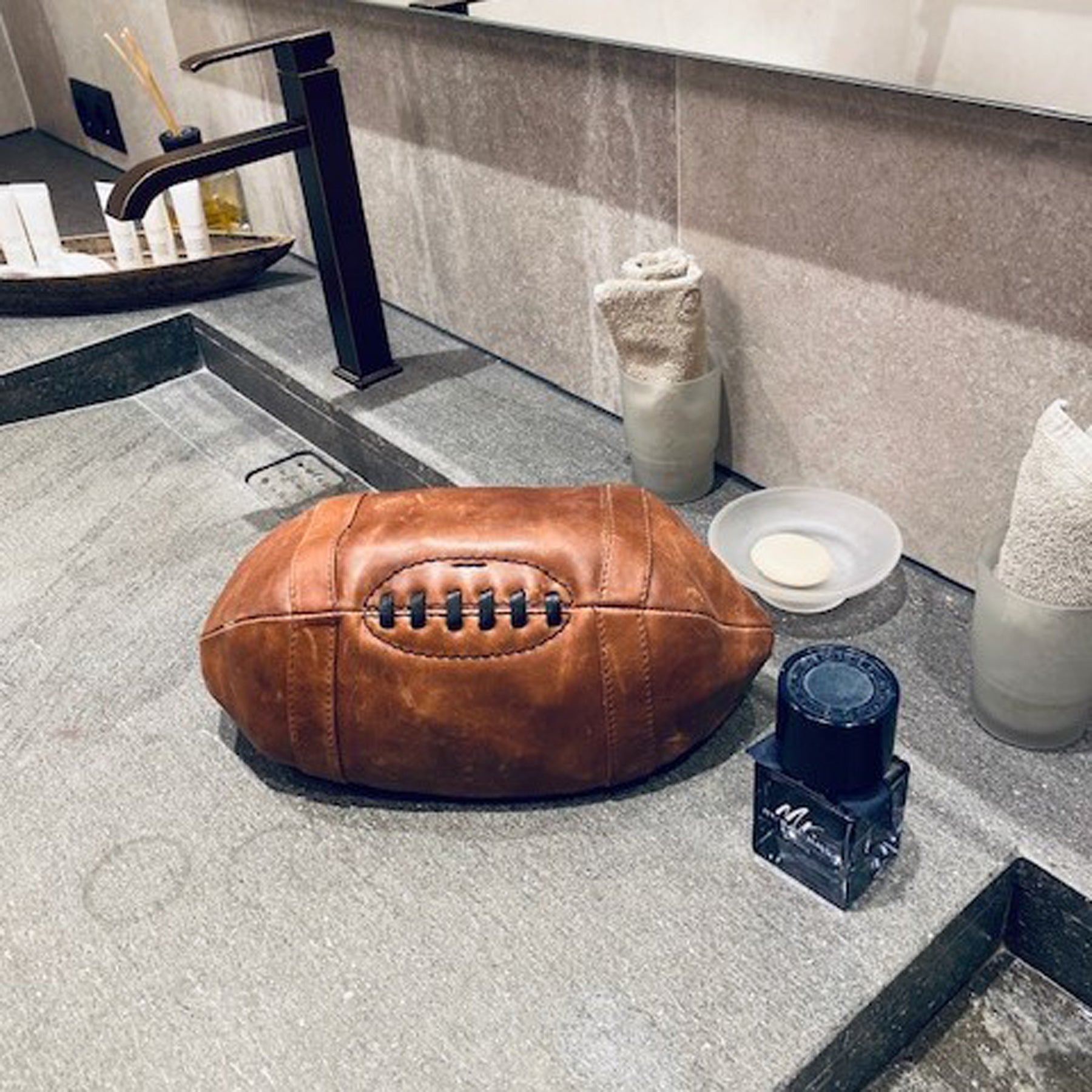 Football toilet bag ISAAC natural leather brown-cognac